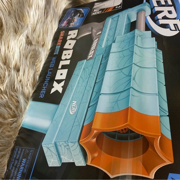 NERF Roblox Shark Bite Web Launcher Blaster 2 Pump Fire Rocket Darts NEW - Picture 3 of 6